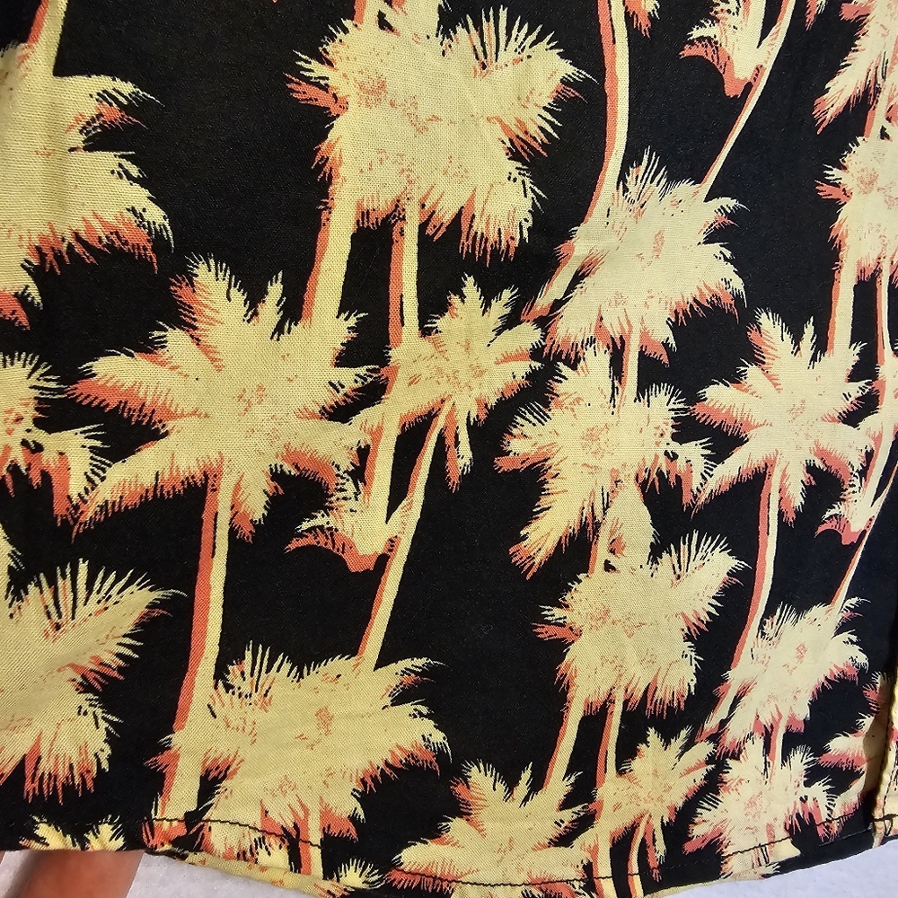 American Eagle Men's Black and Yellow Palm Tree Shirt Size M  NWOT - Picture 2 of 9